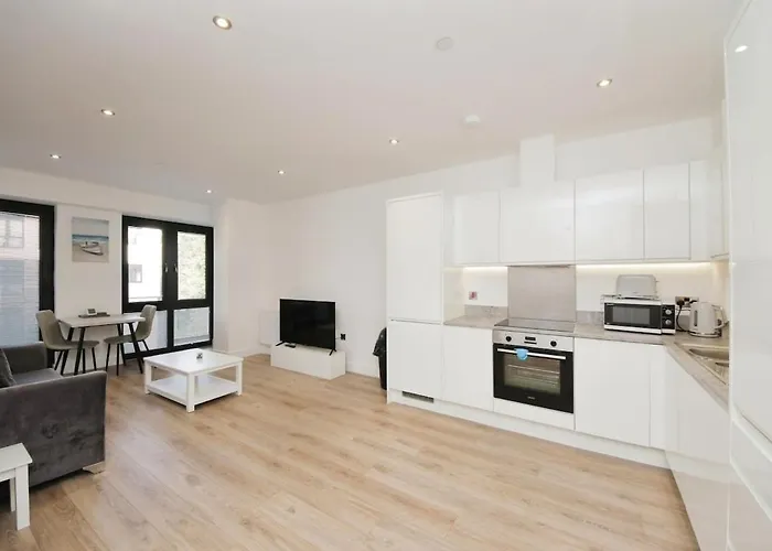 Modern Comfort 1 Bed Apartment Broadoaks, Sulihull