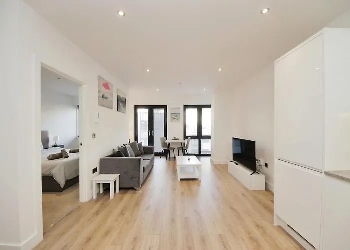 Modern Comfort 1 Bed Apartment Broadoaks, Sulihull