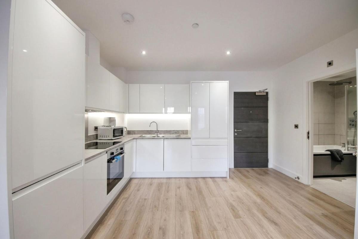 Modern Comfort 1 Bed Broadoaks, Sulihull Apartment